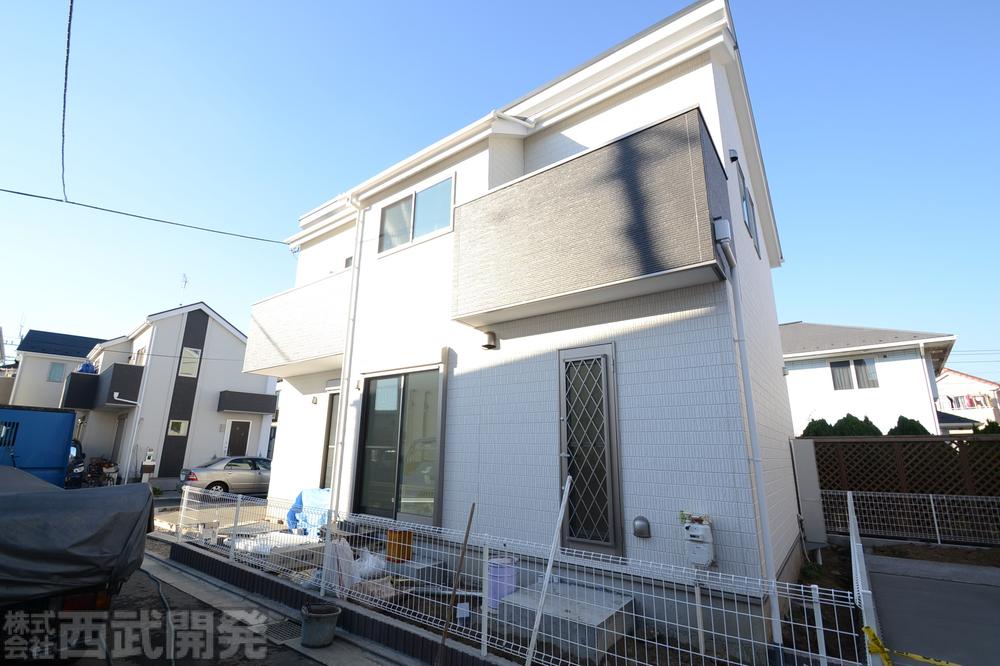 Local photos, including front road. Local (11 May 2013) Shooting O Building