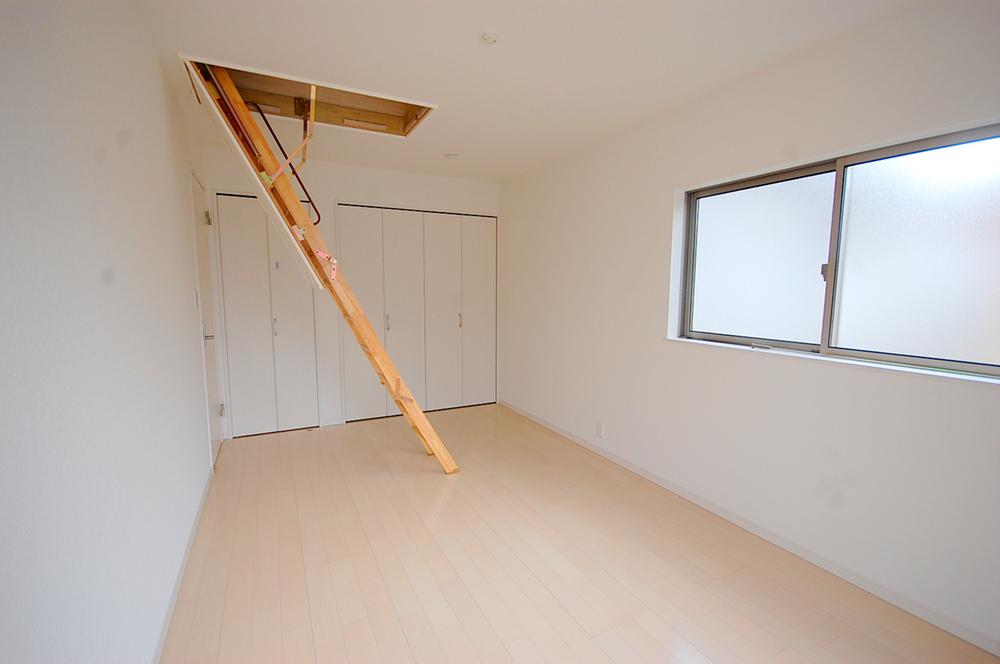 Non-living room. Local (September 2013) Shooting