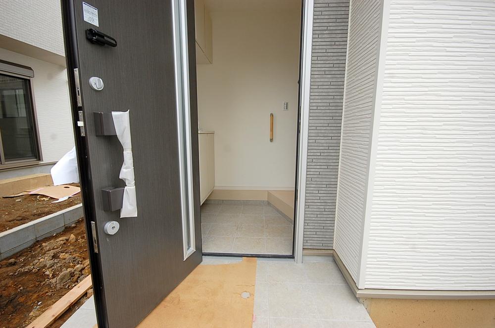 Entrance. Local (September 2013) Shooting