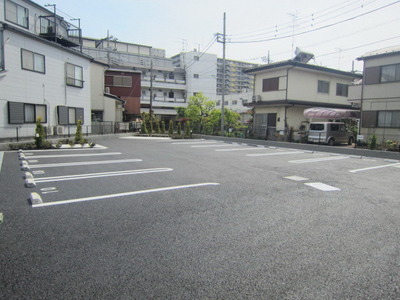 Parking lot. There is ample parking