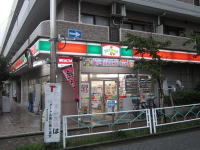 Convenience store. 450m until Thanksgiving (convenience store)