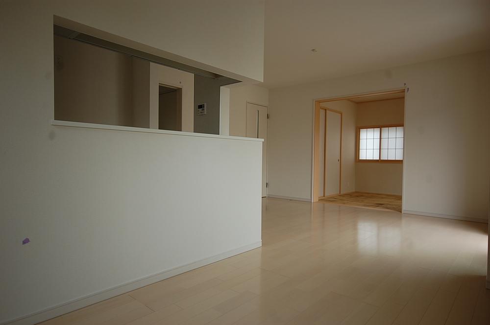 Same specifications photos (living). Seller construction cases