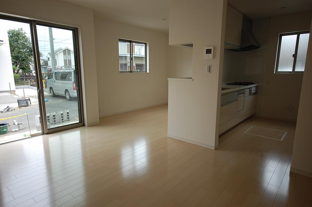 Same specifications photos (living). Seller construction cases