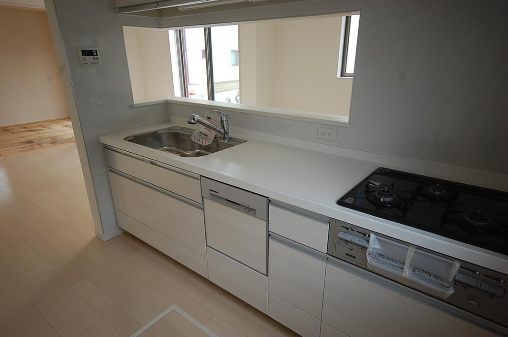 Same specifications photo (kitchen). Seller construction cases