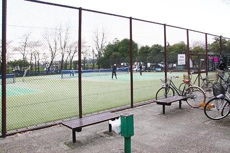 park. Nishifu tennis until the park 91m walk 1 minute
