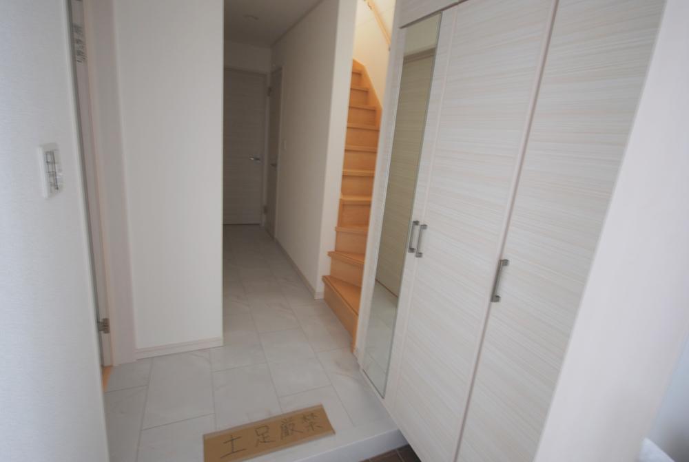 Entrance. Indoor (June 2013) Shooting