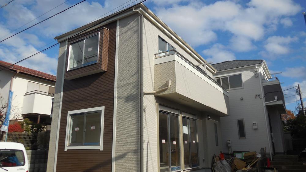 Local appearance photo. Local (12 May 2013) Shooting