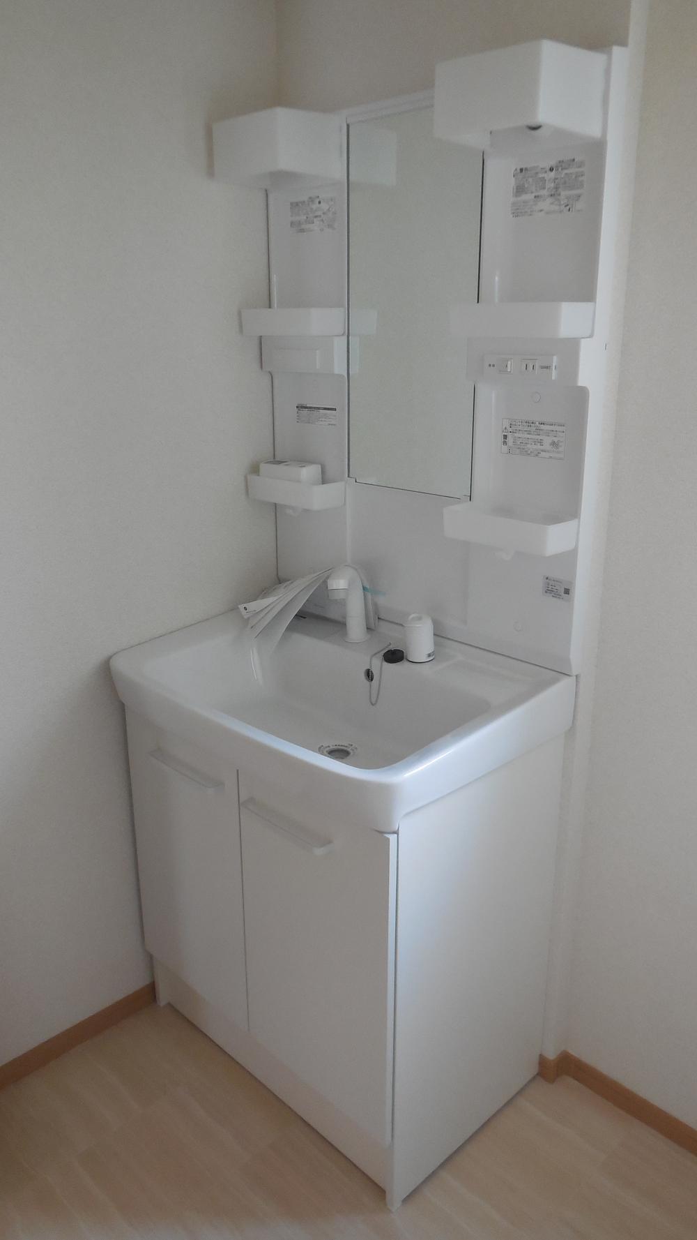 Wash basin, toilet. Indoor (12 May 2013) Shooting