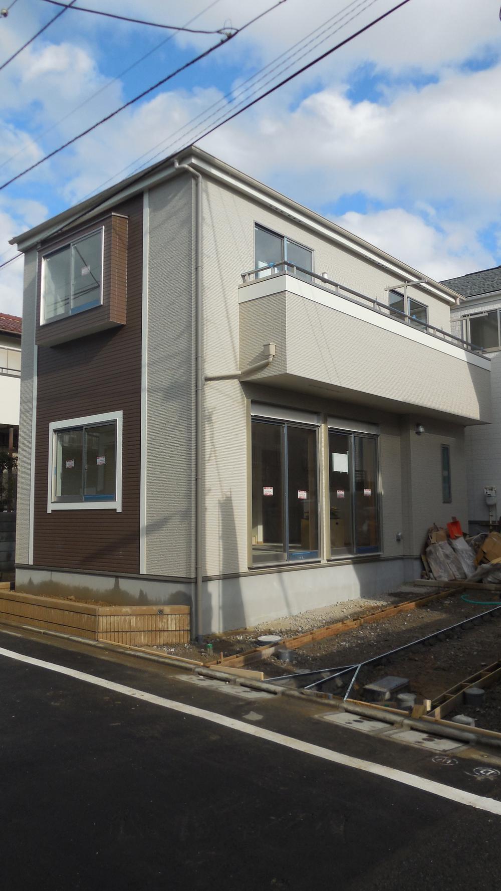 Local appearance photo. Local (12 May 2013) Shooting