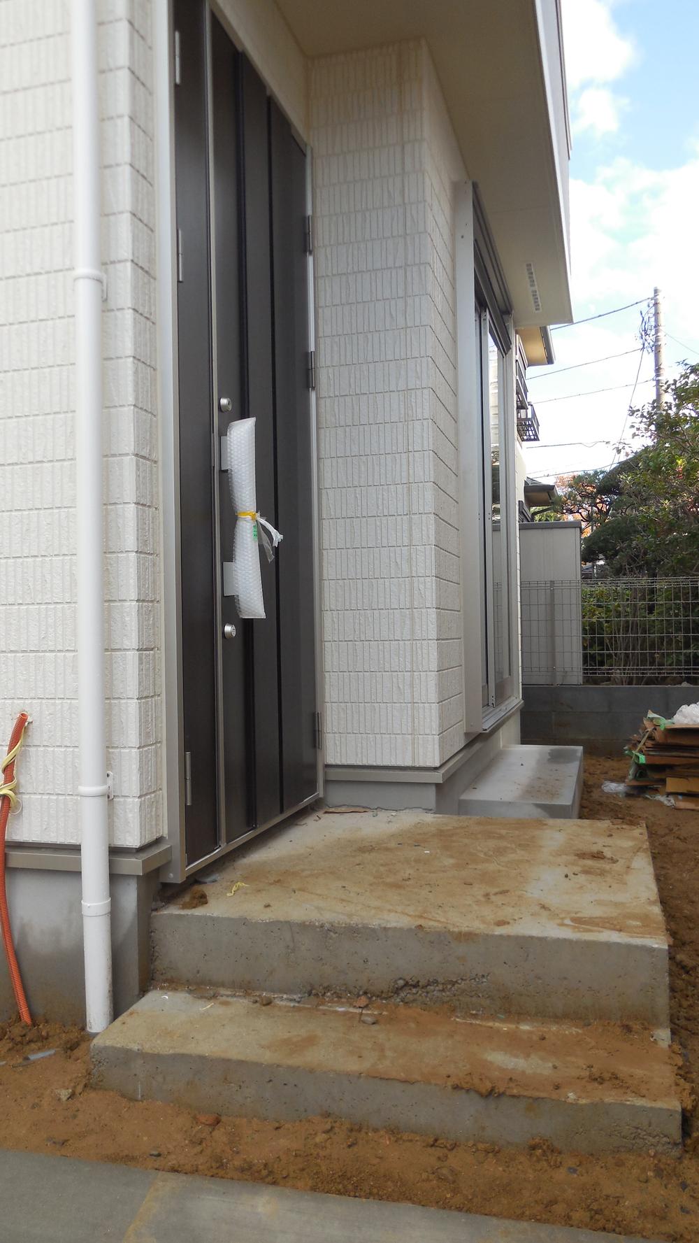 Entrance. Local (12 May 2013) Shooting