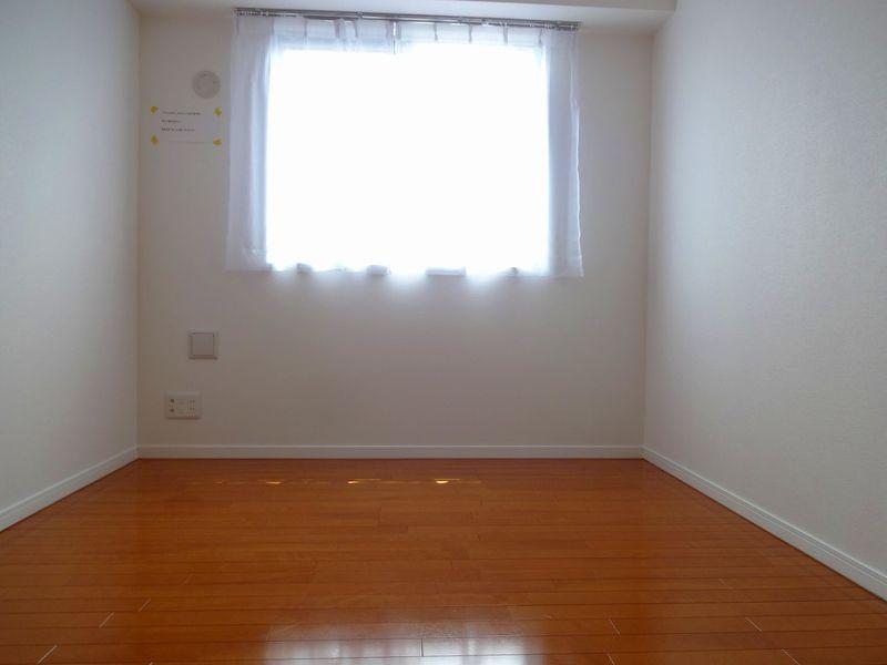 Non-living room. Bedroom