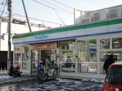 Convenience store. 897m to Phi Lee Mart (convenience store)