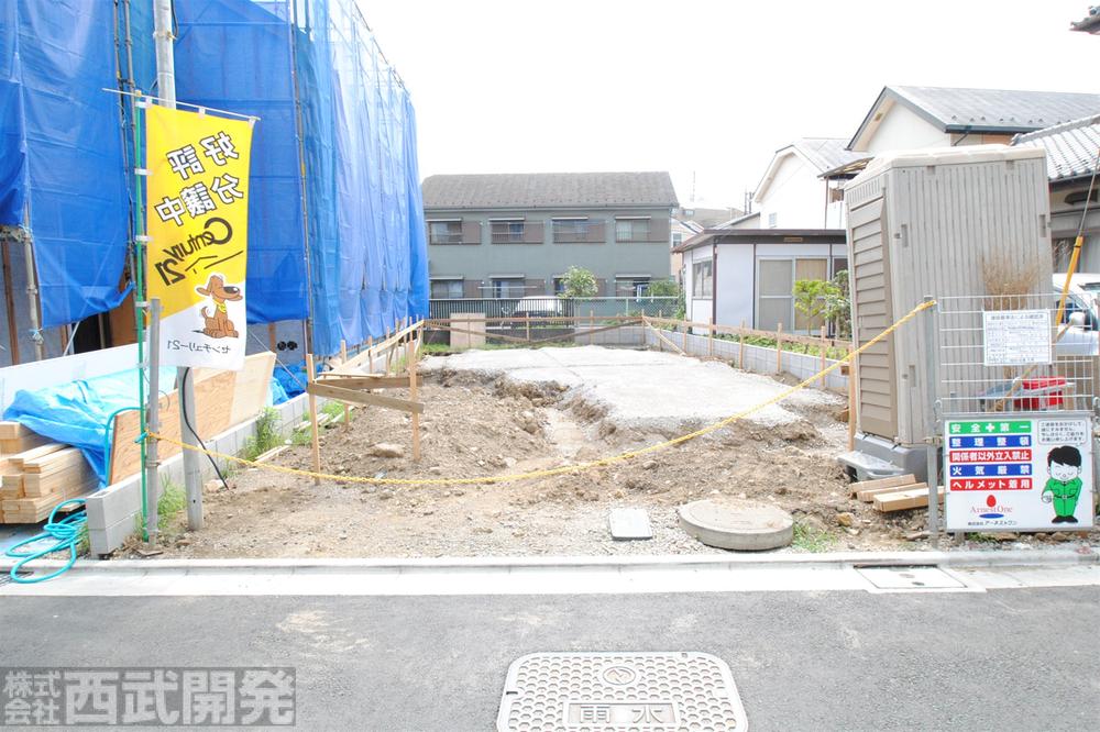 Local photos, including front road. Local (July 2013) Shooting Vacant lot