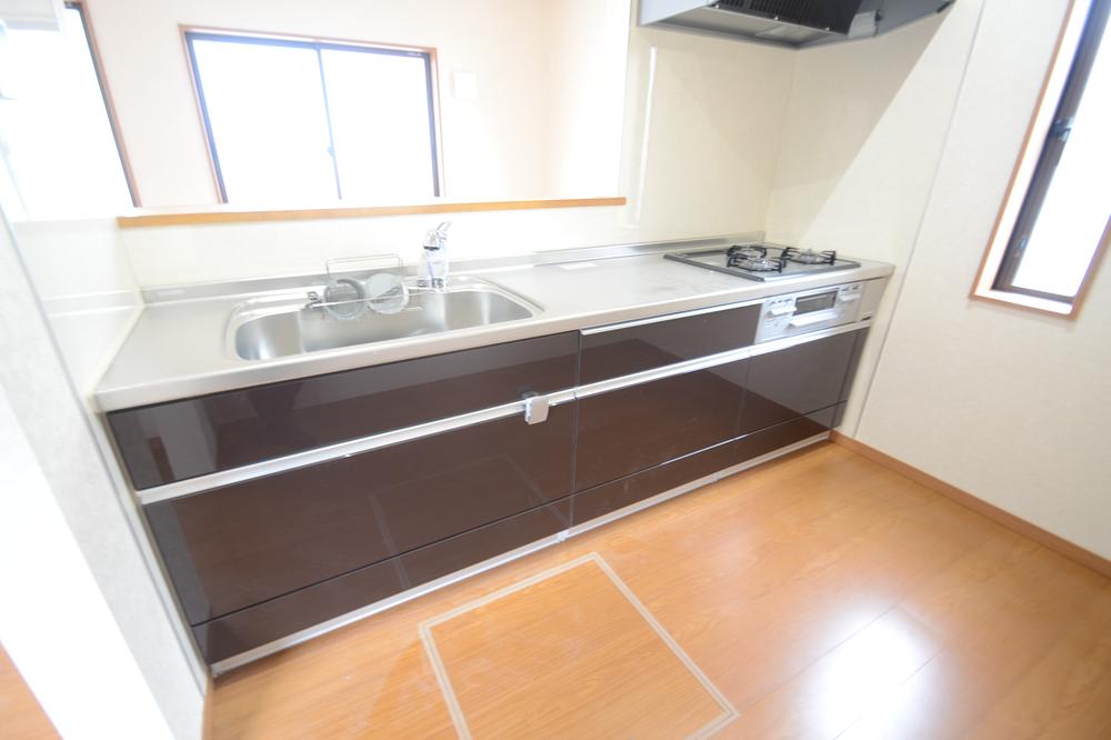 Kitchen. Artificial marble counter kitchen ・ With water purifier ・ Slide storage ・ Underfloor Storage
