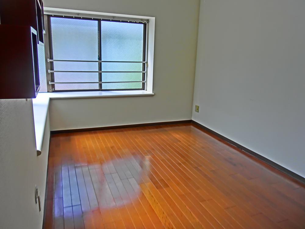 Non-living room. Indoor (08 May 2013) Shooting