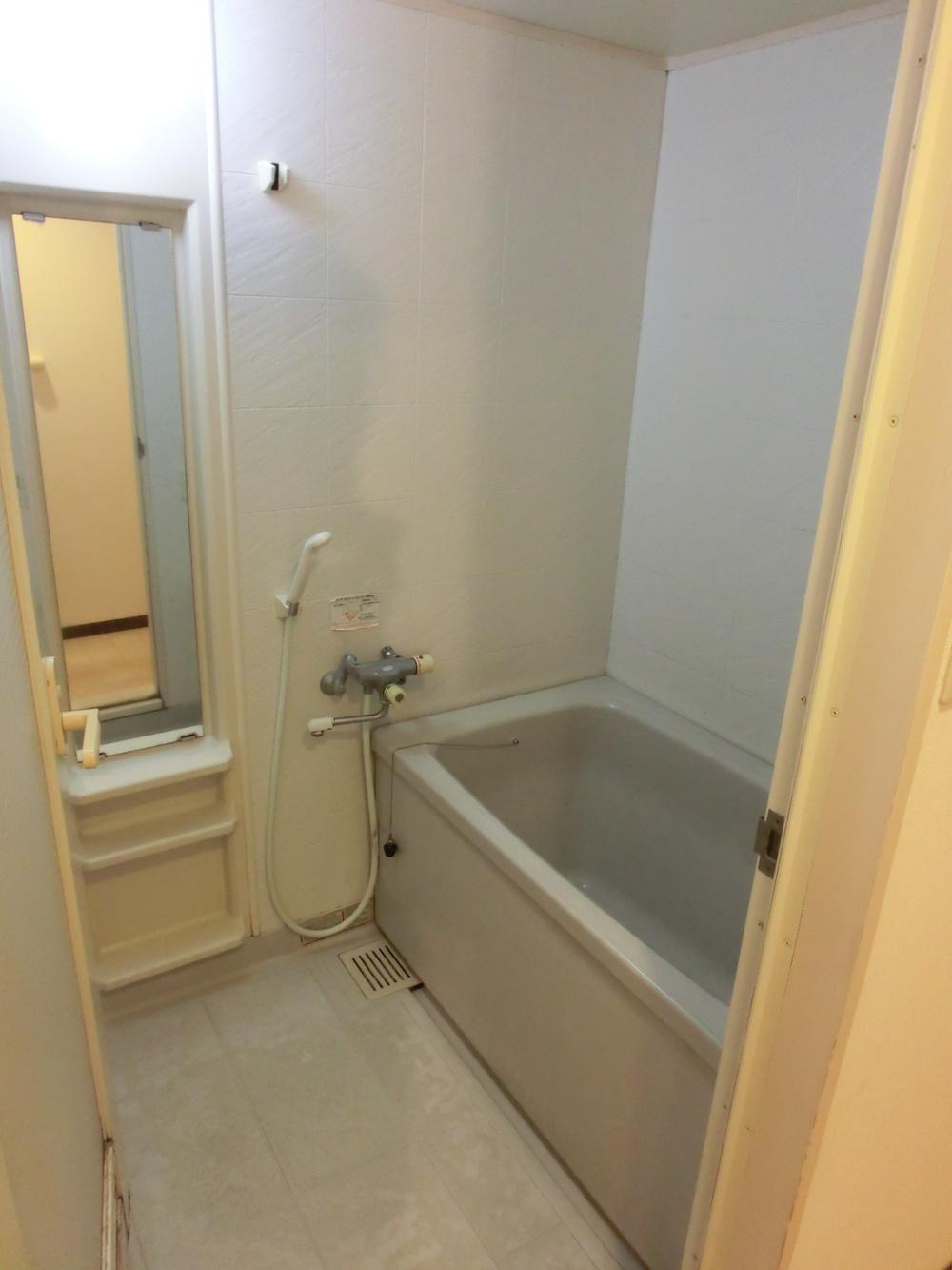 Bathroom. Indoor (09 May 2013) Shooting