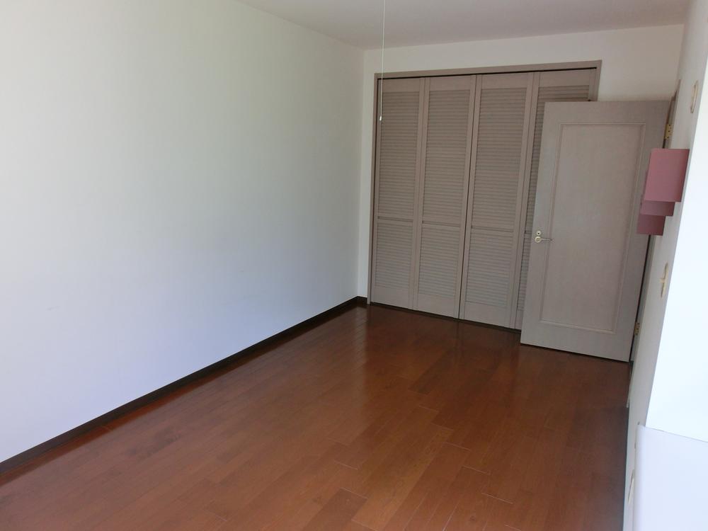 Non-living room. Indoor (10 May 2013) Shooting