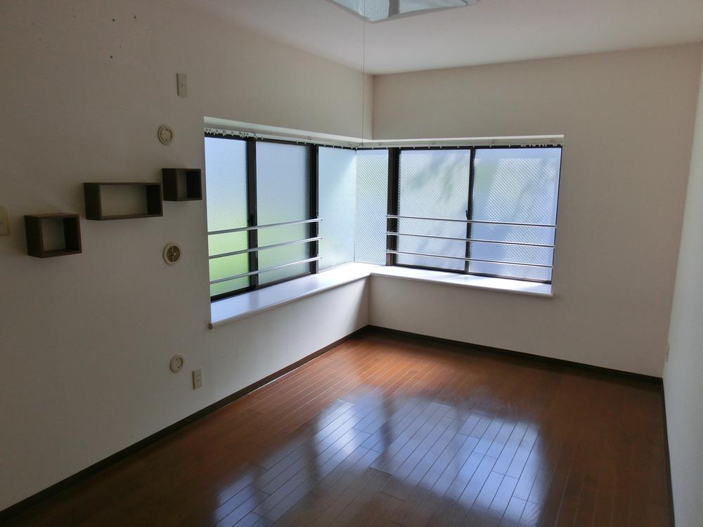 Non-living room. Indoor (10 May 2013) Shooting