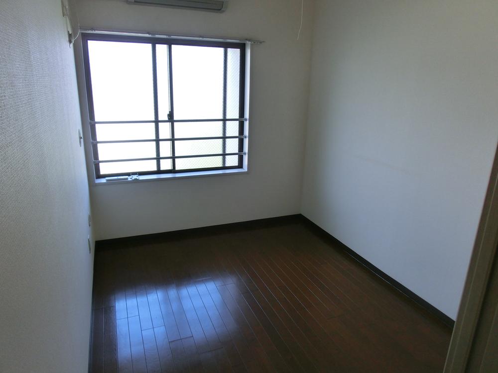 Non-living room. Indoor (10 May 2013) Shooting