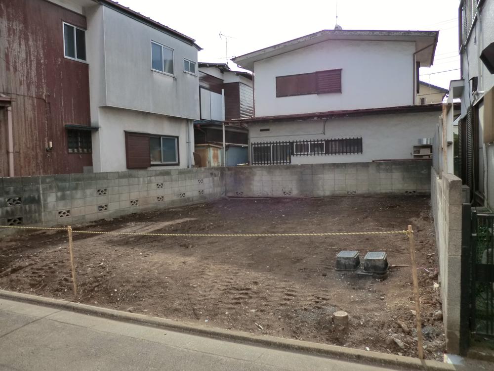 Local photos, including front road. You can also free of charge still color selection because the vacant lot!