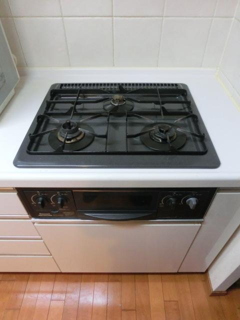 Kitchen. Gas stove is a three-necked.