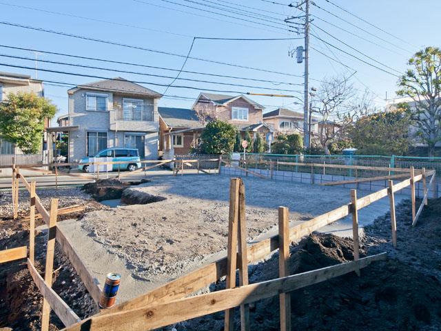 Local photos, including front road. Local (12 May 2013) Shooting