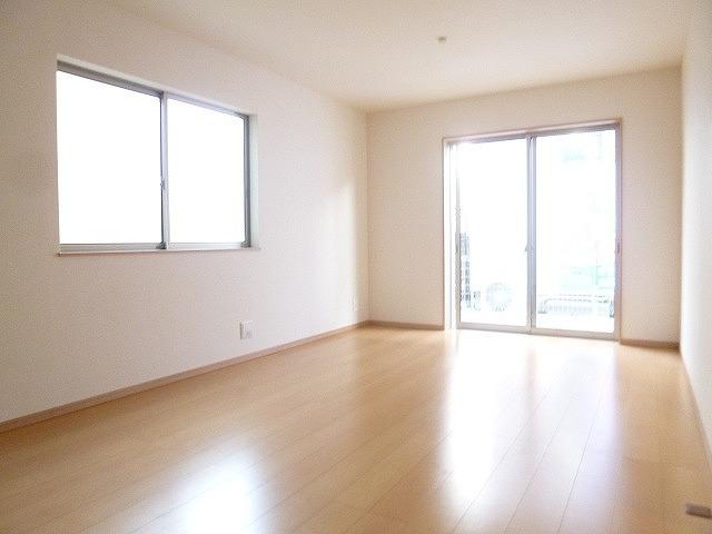 Living. Building 2 Living