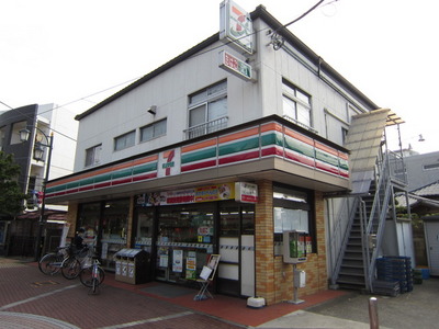 Convenience store. Seven-Eleven (convenience store) to 400m