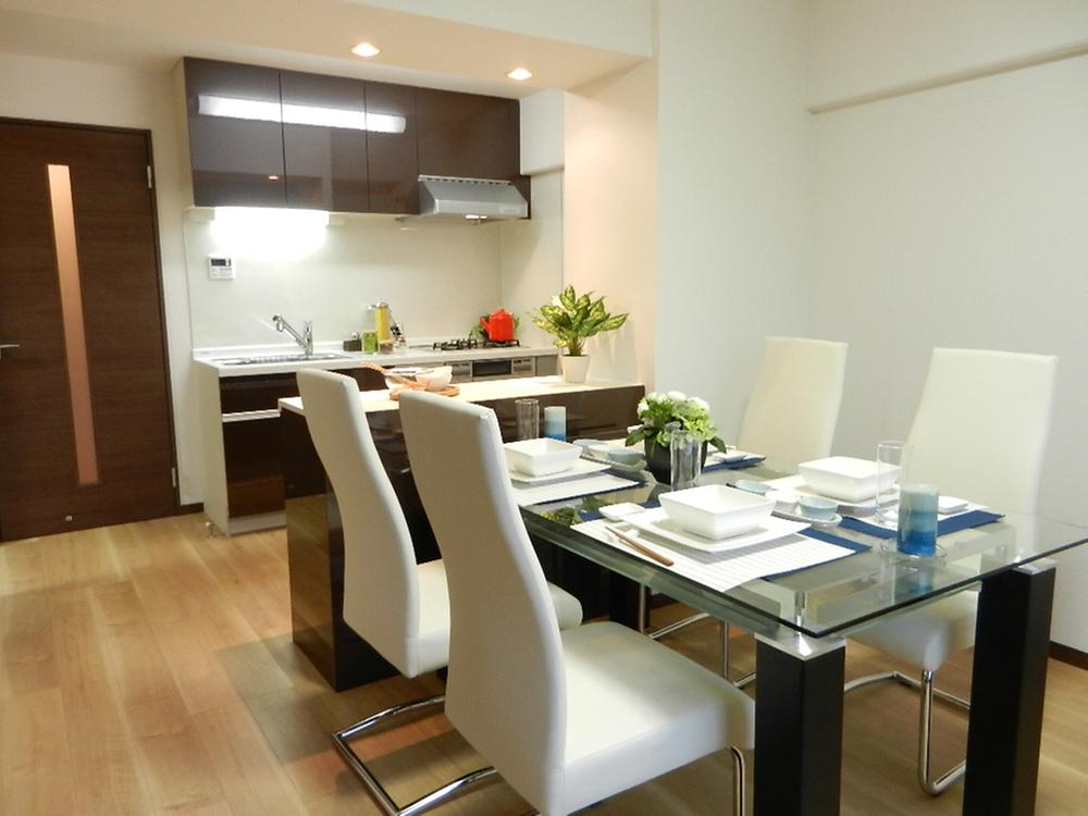 Non-living room. Furnished sales (such as dining set) (June 2013) Shooting