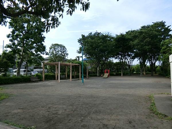 park. Shinmachi East Park 300m to
