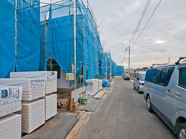 Local photos, including front road. Local (11 May 2013) Shooting