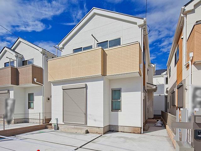 Rendering (appearance). The photograph is an image.