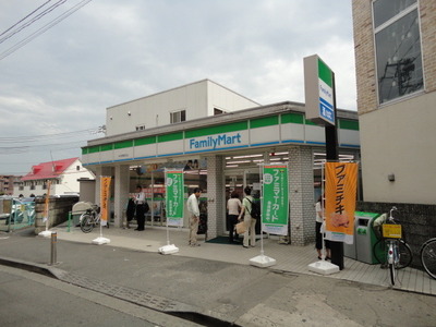 Convenience store. 170m to Family Mart (convenience store)