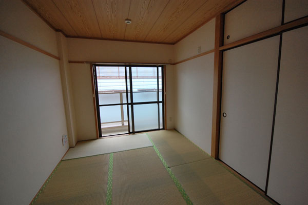 Living and room. Japanese-style room 6 tatami