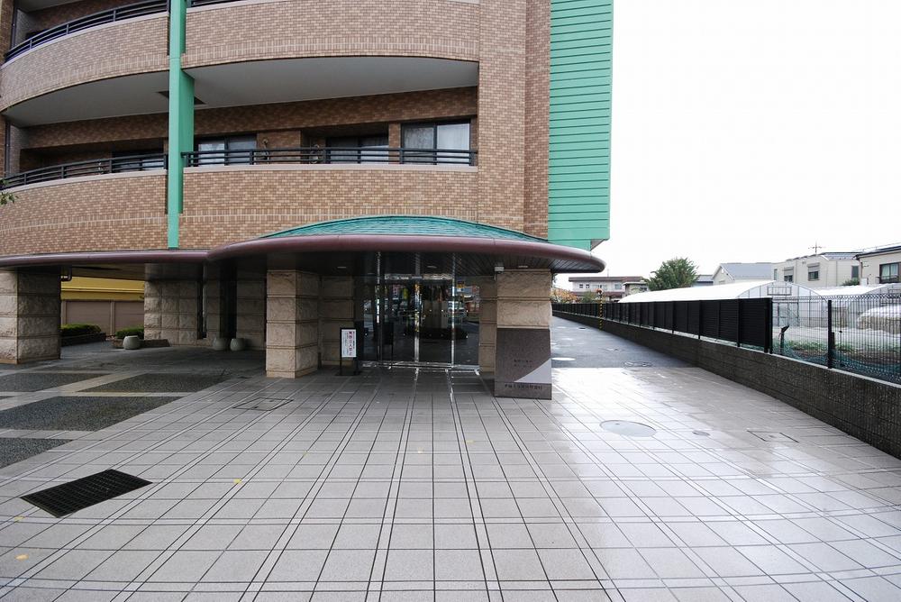 Entrance. Common areas