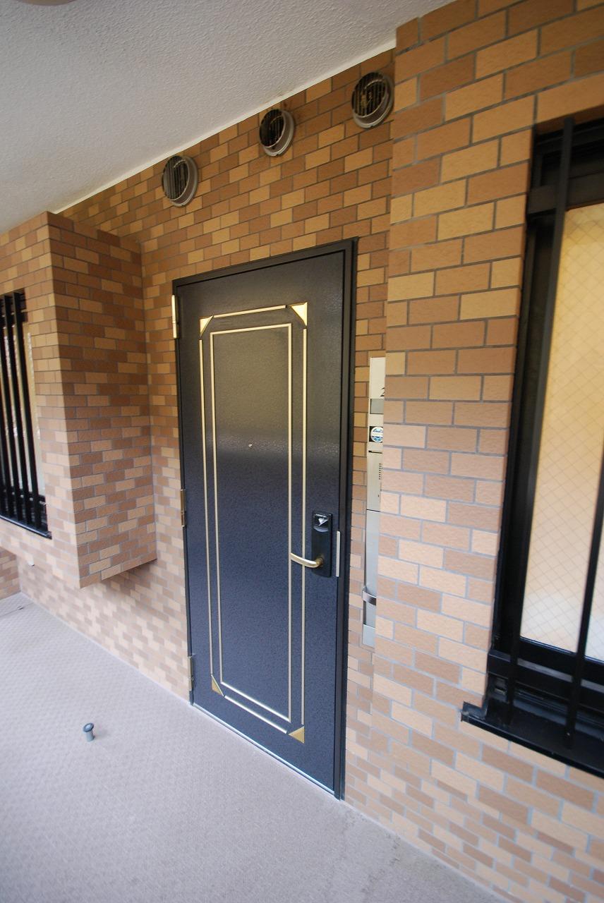 Entrance. Local (12 May 2013) Shooting