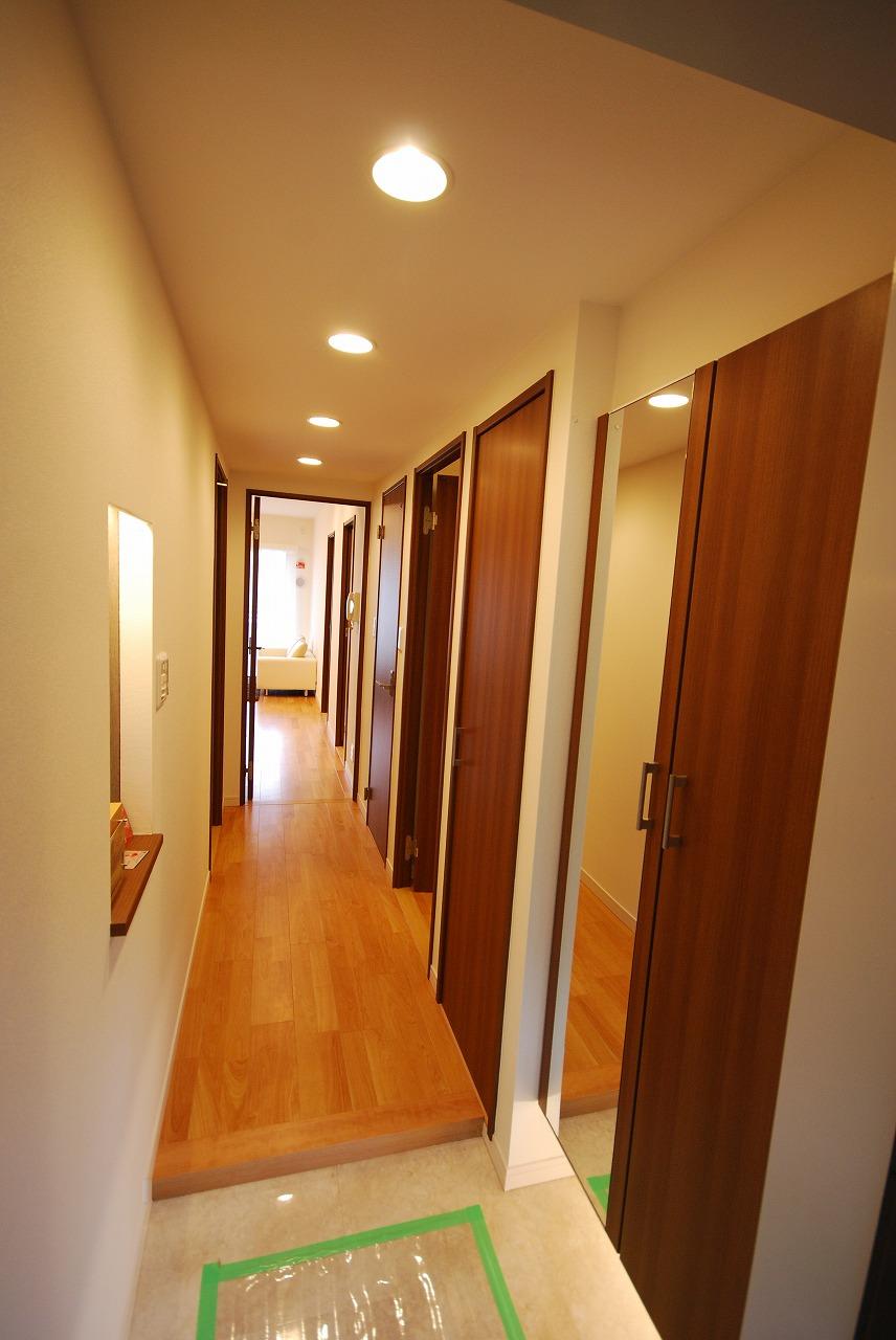 Entrance. Local (12 May 2013) Shooting