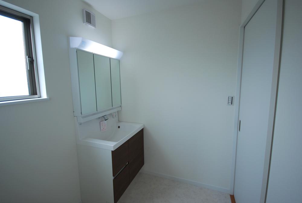 Wash basin, toilet. Indoor (September 2013) Shooting