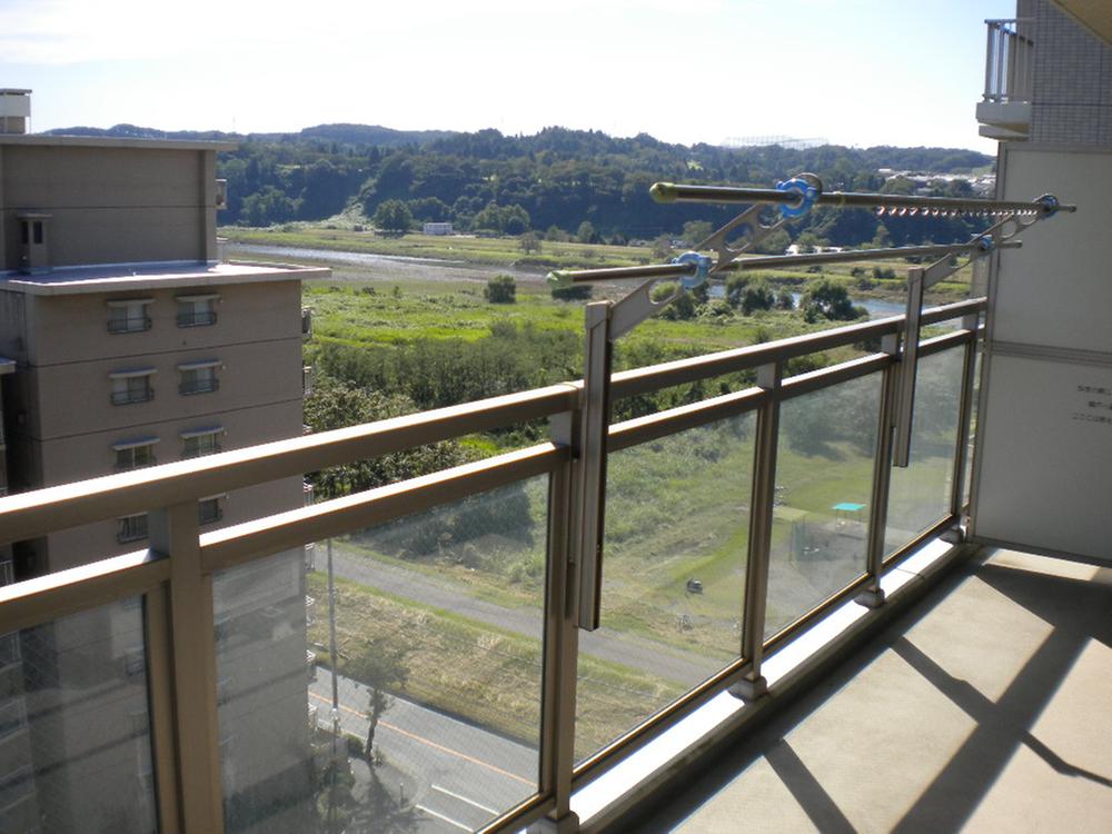 View photos from the dwelling unit. View Overlooking the Tama River (September 2013) Shooting