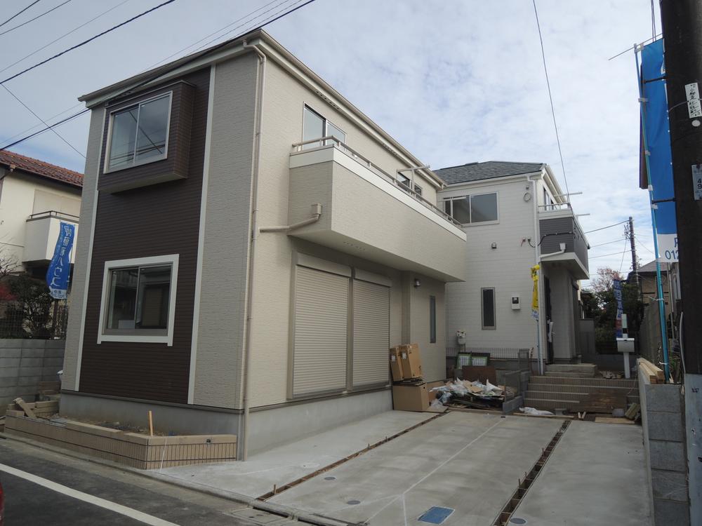 Local photos, including front road. Local (12 May 2013) Shooting