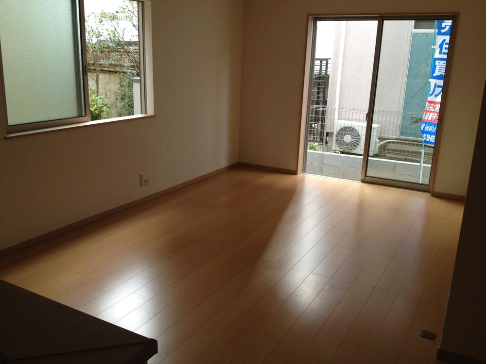 Living. Local (12 May 2013) Shooting