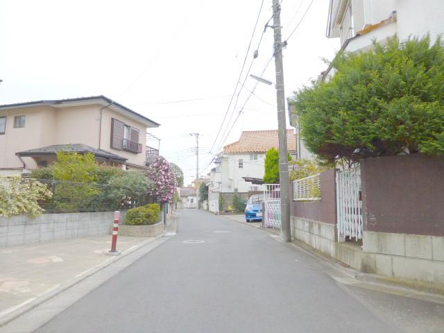 Local photos, including front road. It is a quiet residential area