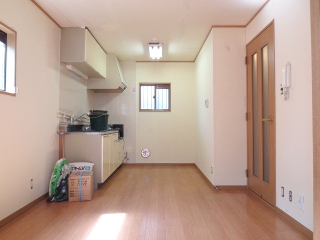 Living and room. It is in clean cleaning.