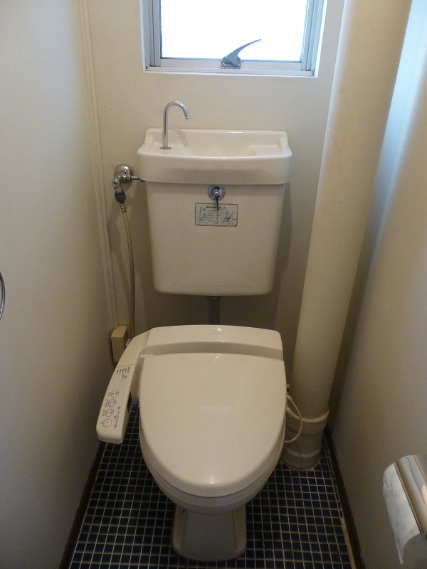 Toilet.  ◆ Glad bidet with a toilet ◆ Since Katsui window Nioigako