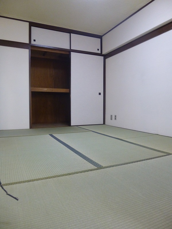 Living and room.  ◆ It will calm the Japanese after all there is a Japanese-style room ◆