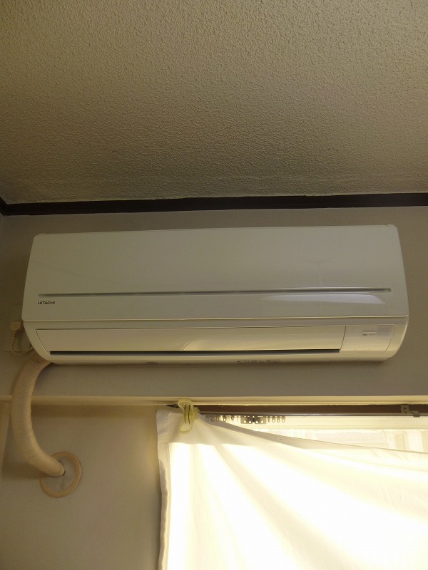 Other Equipment.  ◆ Air conditioning facilities are located on the living part ◆