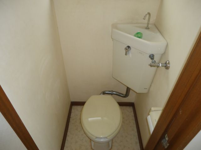 Toilet. It has a window in the toilet. 