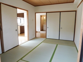 Living and room. Why do not you relax in the Japanese-style of the room?