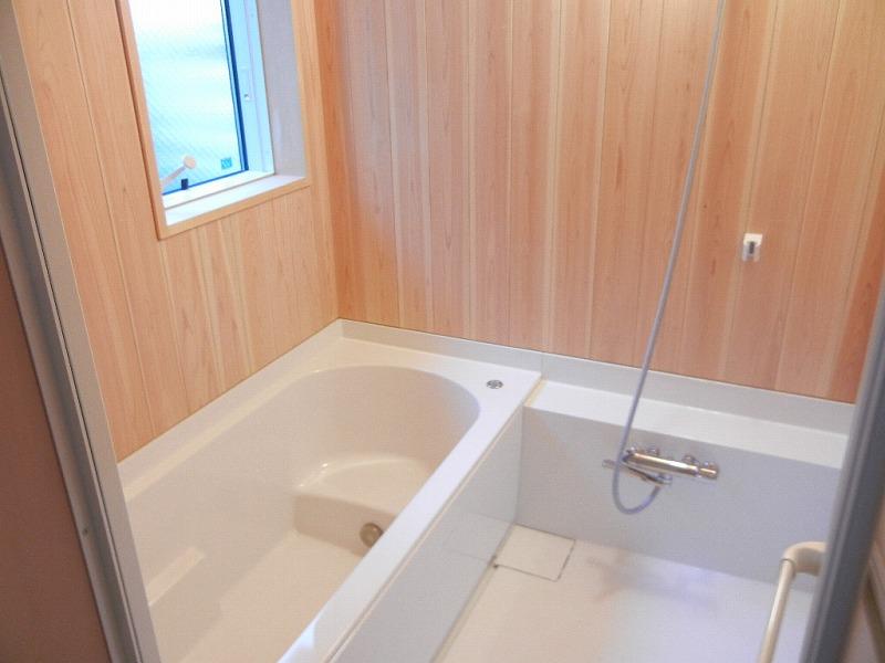 Bathroom. 7 Building