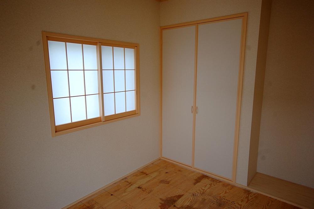 Non-living room. Local (September 2013) Shooting